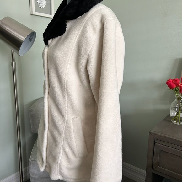 Vintage NILS Resort Collection Mouton Pile Jacket | Ivory w/Black Collar | Med - Picture 5 of 13